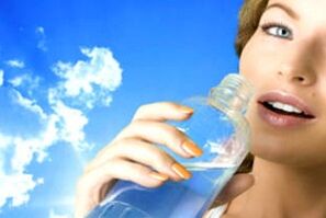 Pros and Cons of Drinking and Eating